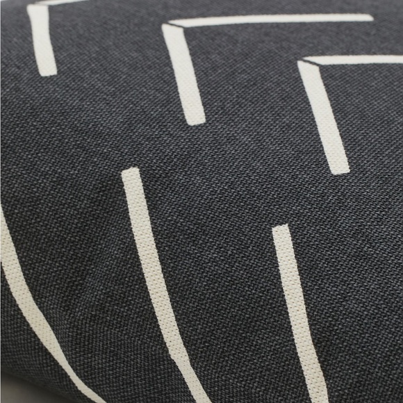 ✨Dark Gray & Cream Graphic Print Pillow Cover - Picture 2 of 8